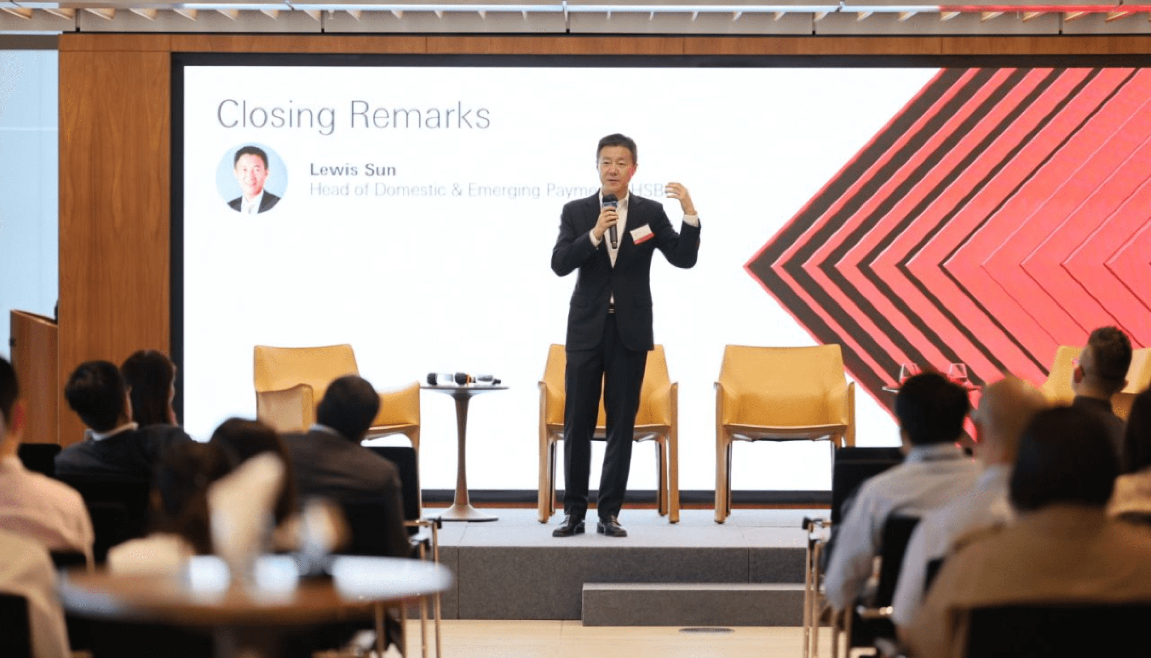 フォーラムで閉会の挨拶をする HSBC 決済部門責任者 Lewis Sun 氏。
